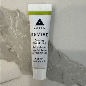 🌸5/$25🌸 Arrow revive cooling cheek tint in berry flush